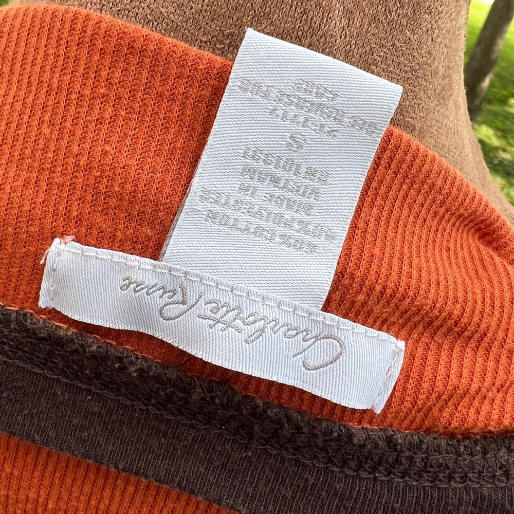 Charlotte Russe Orange with Brown highlights V-Neck Long Sleeve Top - Picture 3 of 3